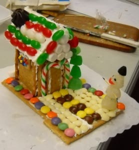Graham Cracker Decorated Houses from My Kitchen Wand
