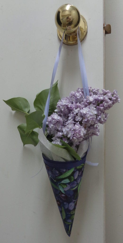 Simple May Baskets from My Kitchen Wand