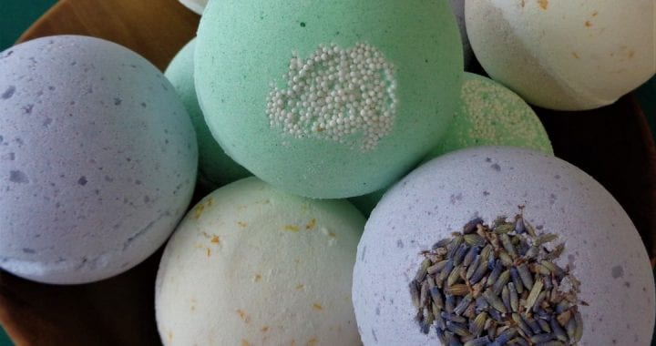 Christmas Bath Bombs from My Kitchen Wand